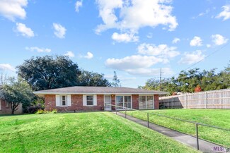1422 Hearthstone Dr, Baton Rouge, LA 70808