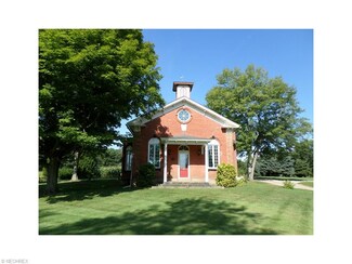 4685 Carmont Ave SW, Navarre, OH 44662