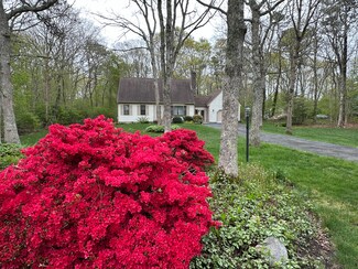 10 Little Acorn Ln, Forestdale, MA 02644