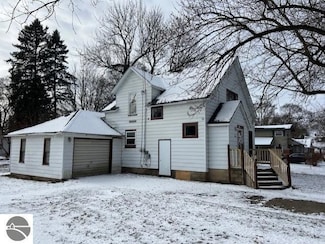 620 Cedar St, Breckenridge, MI 48615