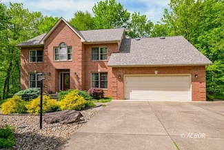 7245 Edgewood Ln, Athens, OH 45701