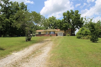 24 Cherry St, Yellville, AR 72687