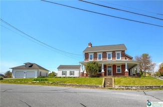 2902 Old Post Rd, Slatington, PA 18080