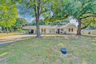 1109 S State St, Madisonville, TX 77864