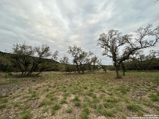 863 Private Road 1742, Mico, TX 78056