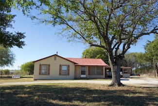 939 N Ash St, Muenster, TX 76252