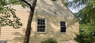 1930 Pimmit Dr, Falls Church, VA 22043