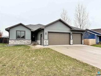 504 Cedar Dr, Harrisburg, SD 57032