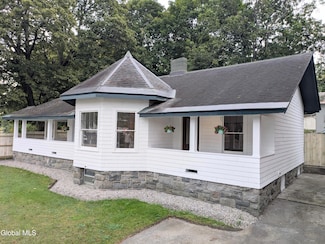 4 Palmer Ave, Corinth, NY 12822