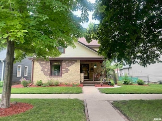 1723 Pershing Blvd, Clinton, IA 52732