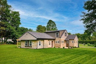 116 Holyoke St, Easthampton, MA 01027