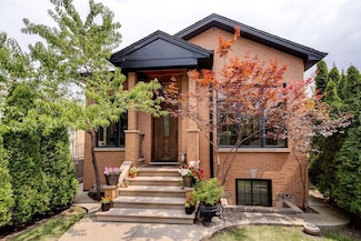 6033 N Jersey Ave, Chicago, IL 60659