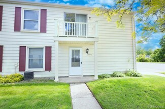 3007 Maplewood Ct, Lake Orion, MI 48360