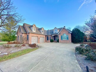 1602 W Meadowlark Dr, Pontiac, IL 61764