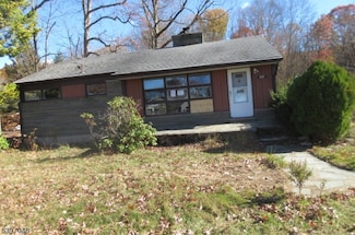 264 Cozy Lake Rd, Oak Ridge, NJ 07438