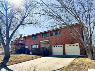 5561 Canterbury Ln, Lincoln, NE 68512