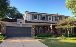 1521 E Peachtree Dr, Arlington Heights, IL 60004