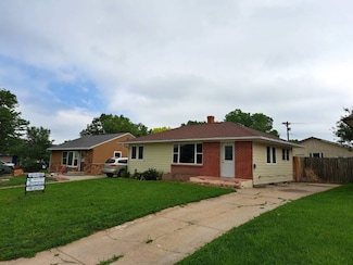 366 Spruce St, Chadron, NE 69337