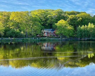 100 Berkshire Rd, Newtonville, MA 02460