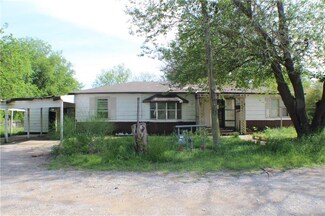 112 Pear St, Healdton, OK 73438