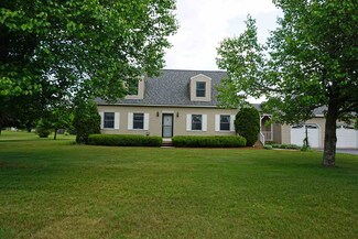 14 Meadow Ln, Swanzey, NH 03446
