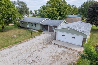 302 N 1st St, Secor, IL 61771