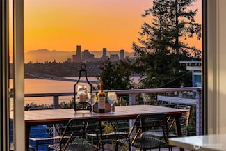 7007 SE 32nd St, Mercer Island, WA 98040