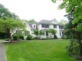 11123 Woodlake Dr, Kirtland, OH 44094