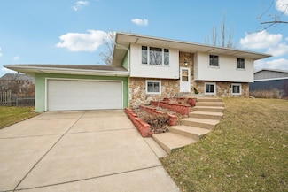 680 Iona Ln, Saint Paul, MN 55113