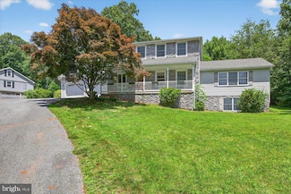 300 Black Horse Rd, Reinholds, PA 17569