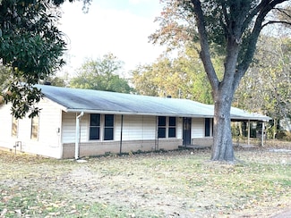 304 Hughes Ave, Daingerfield, TX 75638