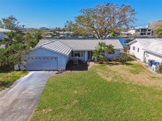 11800 6th St E, Treasure Island, FL 33706