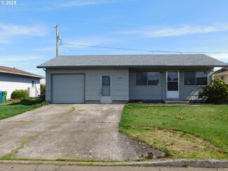 1650 Country Club Cir, Woodburn, OR 97071