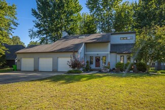 32103 Willow Cir, Avon Lake, OH 44012