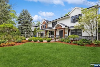 107 Hudson Ave, Tenafly, NJ 07670