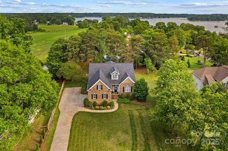 7923 Mountain Shore Dr, Sherrills Ford, NC 28673