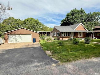 207 Bailey Ave, East Galesburg, IL 61430