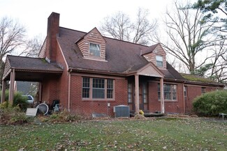 202 Oakhaven Dr, Coraopolis, PA 15108