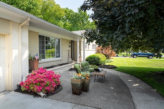 31856 Nixon St, Beverly Hills, MI 48025