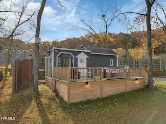 918 Riverview Dr, Johnson City, TN 37601