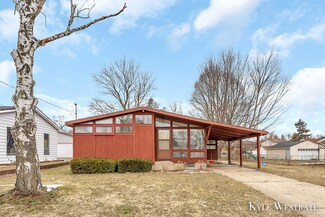 1059 Roger St NW, Grand Rapids, MI 49544