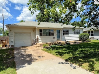 514 E 16th Ave, Hutchinson, KS 67501