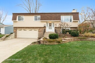 1108 Kent Ct, Wheaton, IL 60189