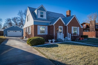 138 Washakie Ave, Lovell, WY 82431