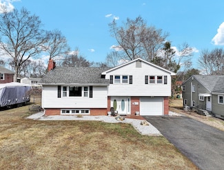 9 Crest St, Wethersfield, CT 06109