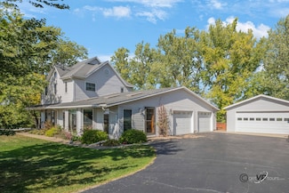 2472 W Red Oak Rd, Freeport, IL 61032