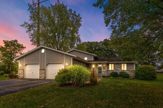 290 Castlewood Dr, Valparaiso, IN 46385