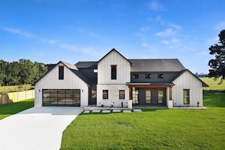 185 Bronco Dr, Texarkana, TX 75503