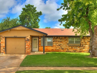 425 W Linden Dr, Mustang, OK 73064