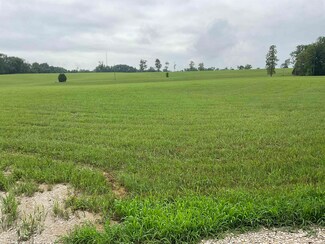 2156 Fox Ln, Smithville-Sanders, IN 47401